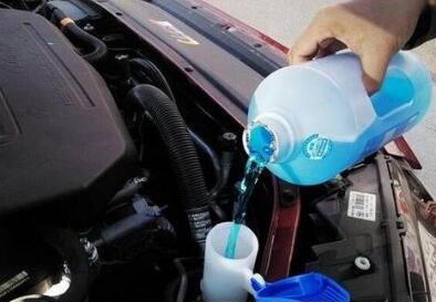 新車到手，防凍液和玻璃水該怎么加？新手必看指南